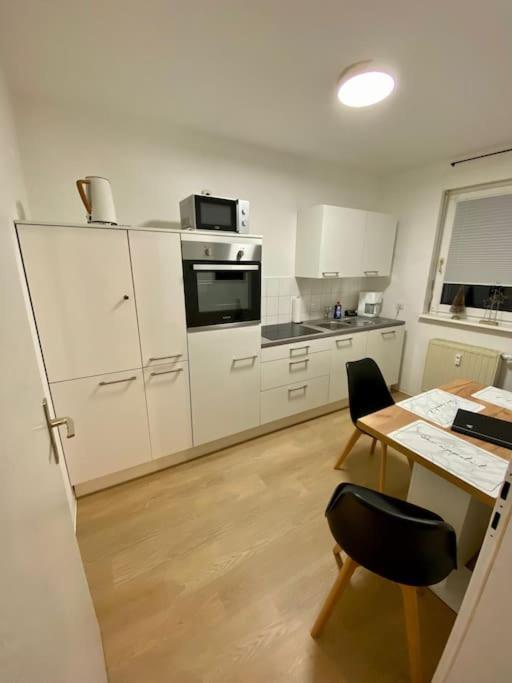 Stilvolle Ferienwohnung Mit Stellplatz Wlan Free Netflix Naehe Bahnhof Zwickau Exterior photo